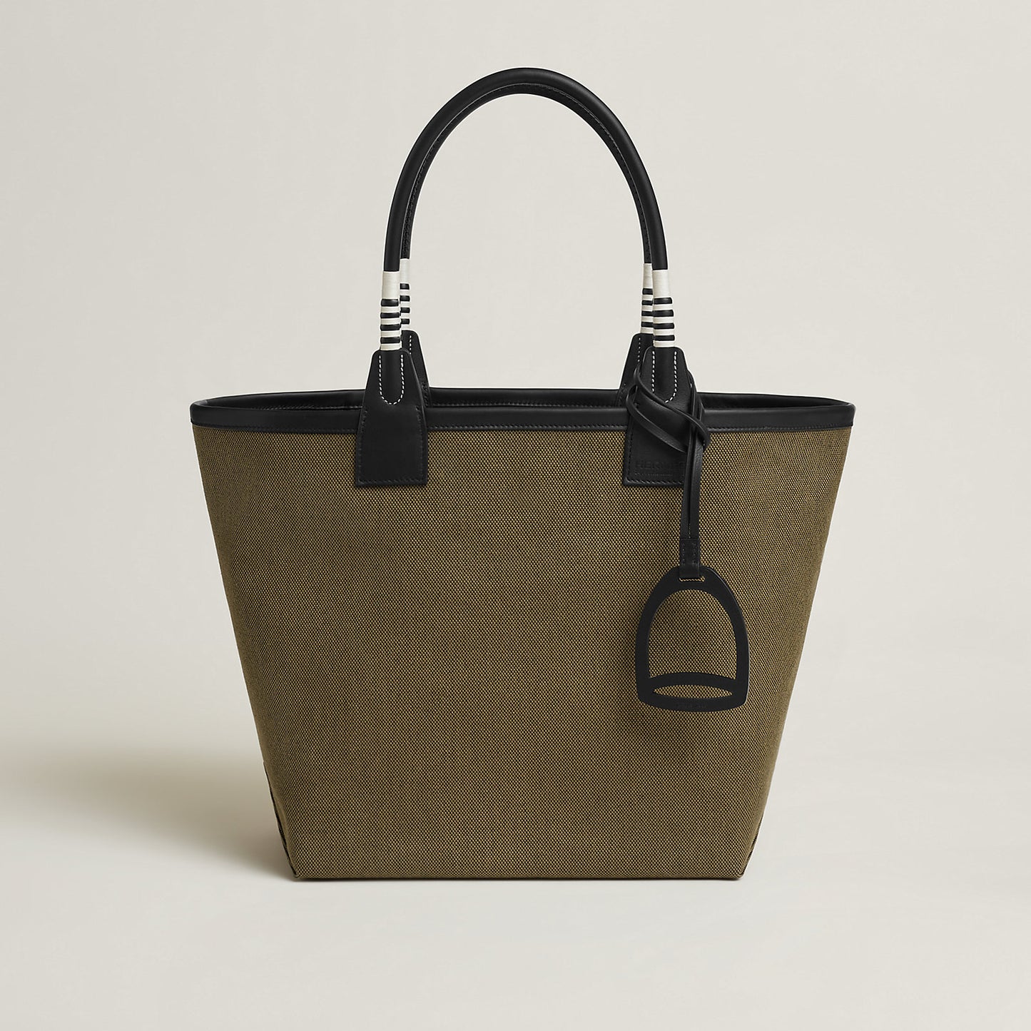 Hermès Steeple 28 — Canvas H Militaire, Verde Kaki