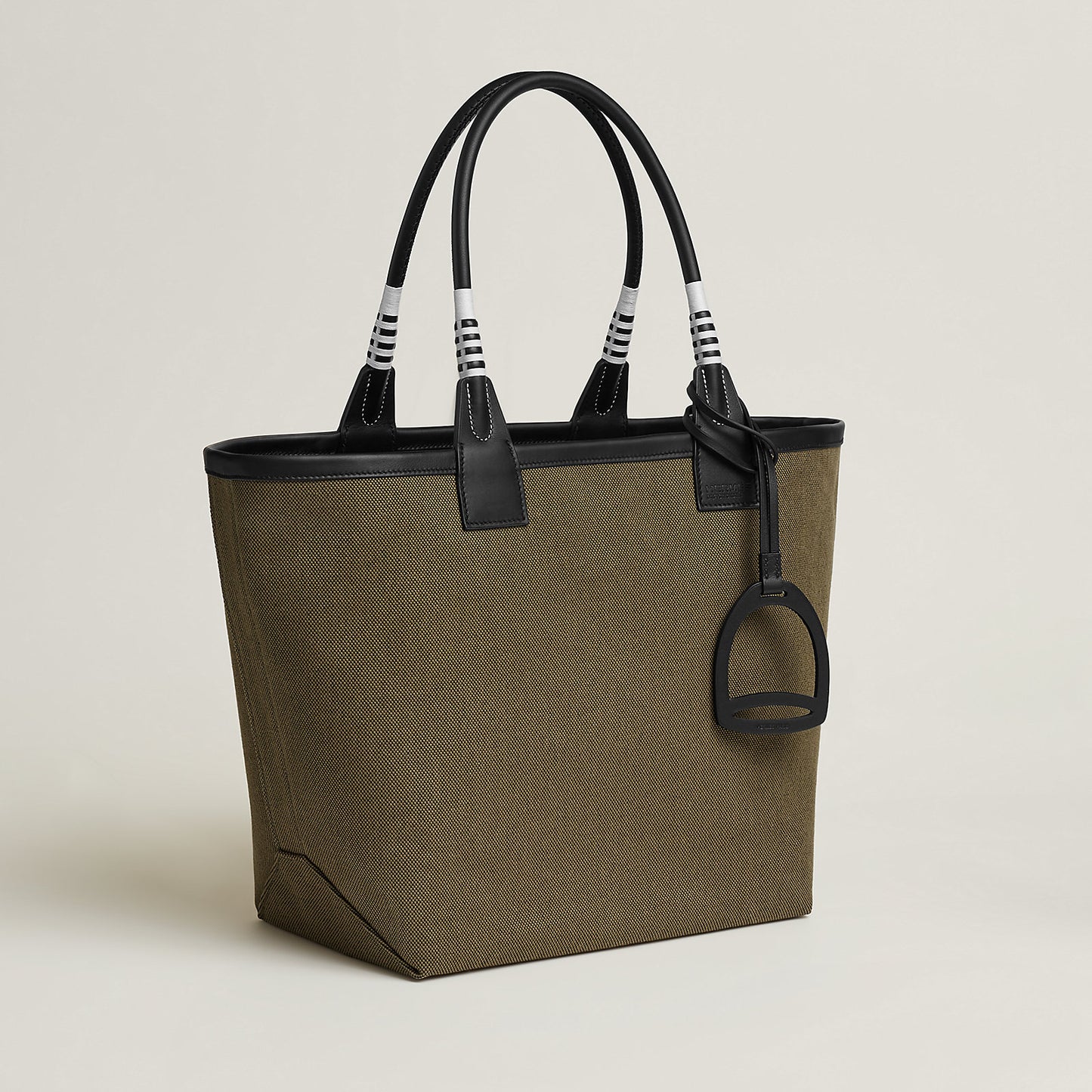 Hermès Steeple 28 — Canvas H Militaire, Verde Kaki